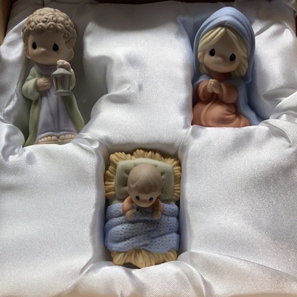 ⭐️ Like New Precious Moments 2007 “Come Let Us Adore Him” 3 pc Nativity Set ⭐️ - Picture 3 of 7